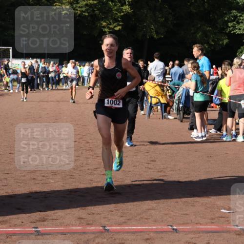 27.09.2026 - 35. Volkslauf durch das schöne Alstertal Strokosch-Dieckow http://msf.ph/oto/10583300 27.09.2026 11:28:51 Ziel 1002, 3206, 3311, 3424 meine-sportfotos.de