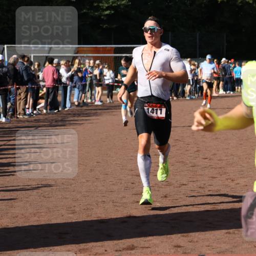 27.09.2026 - 35. Volkslauf durch das schöne Alstertal Strokosch-Dieckow http://msf.ph/oto/10583301 27.09.2026 11:26:50 Ziel 1411, 3157, 3396, 3403, 3958 meine-sportfotos.de