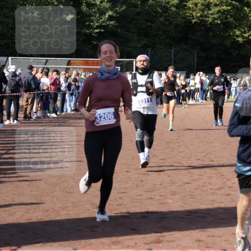 27.09.2026 - 35. Volkslauf durch das schöne Alstertal Strokosch-Dieckow http://msf.ph/oto/10583306 27.09.2026 11:28:47 Ziel 1002, 3206, 3311, 3424, 3425 meine-sportfotos.de