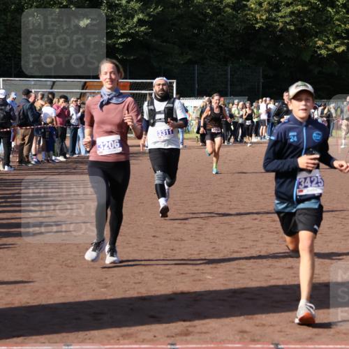27.09.2026 - 35. Volkslauf durch das schöne Alstertal Strokosch-Dieckow http://msf.ph/oto/10583316 27.09.2026 11:28:46 Ziel 1002, 3206, 3311, 3424, 3425 meine-sportfotos.de