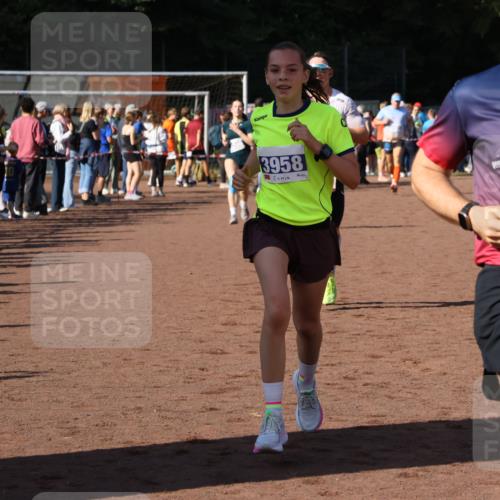27.09.2026 - 35. Volkslauf durch das schöne Alstertal Strokosch-Dieckow http://msf.ph/oto/10583317 27.09.2026 11:26:48 Ziel 1411, 3157, 3396, 3403, 3958 meine-sportfotos.de