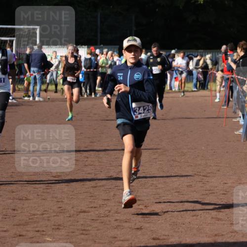 27.09.2026 - 35. Volkslauf durch das schöne Alstertal Strokosch-Dieckow http://msf.ph/oto/10583321 27.09.2026 11:28:45 Ziel 1002, 3206, 3311, 3425 meine-sportfotos.de