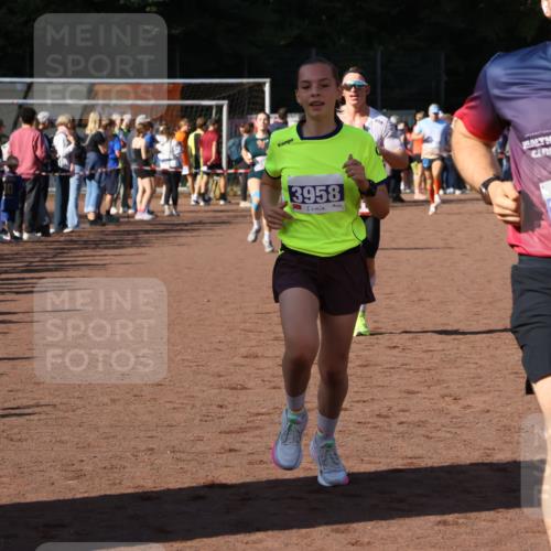 27.09.2026 - 35. Volkslauf durch das schöne Alstertal Strokosch-Dieckow http://msf.ph/oto/10583324 27.09.2026 11:26:48 Ziel 1411, 3157, 3396, 3403, 3958 meine-sportfotos.de