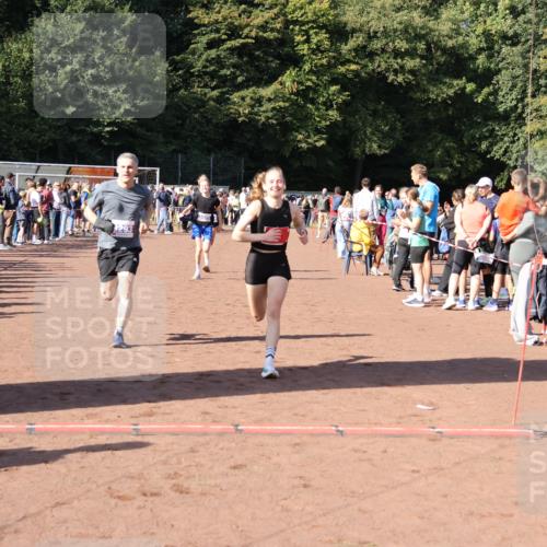 27.09.2026 - 35. Volkslauf durch das schöne Alstertal Strokosch-Dieckow http://msf.ph/oto/10583350 27.09.2026 11:28:30 Ziel 2999, 3025, 3026, 3293 meine-sportfotos.de