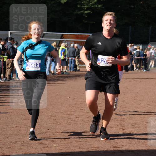 27.09.2026 - 35. Volkslauf durch das schöne Alstertal Strokosch-Dieckow http://msf.ph/oto/10583355 27.09.2026 11:28:22 Ziel 2999, 3229, 3287, 3293, 3983 meine-sportfotos.de