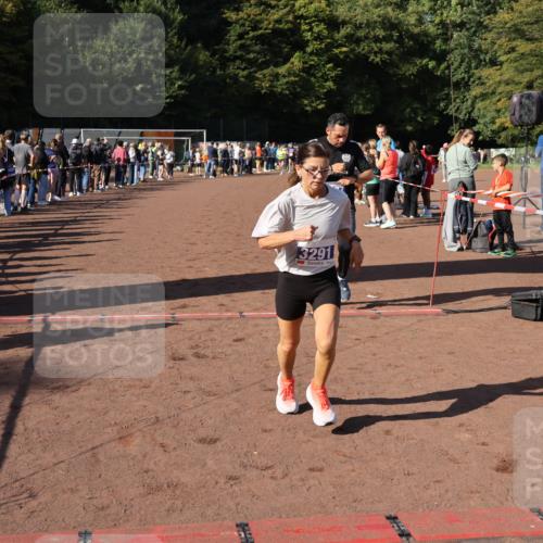 27.09.2026 - 35. Volkslauf durch das schöne Alstertal Strokosch-Dieckow http://msf.ph/oto/10583371 27.09.2026 11:26:37 Ziel 3152, 3227, 3291, 3366, 3367 meine-sportfotos.de