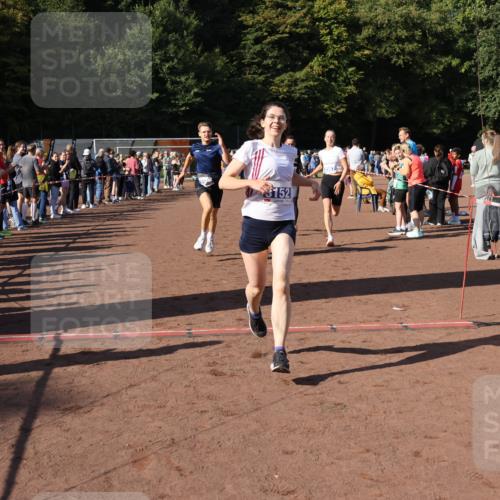 27.09.2026 - 35. Volkslauf durch das schöne Alstertal Strokosch-Dieckow http://msf.ph/oto/10583380 27.09.2026 11:26:35 Ziel 1001, 3152, 3227, 3291, 3366, 3367 meine-sportfotos.de