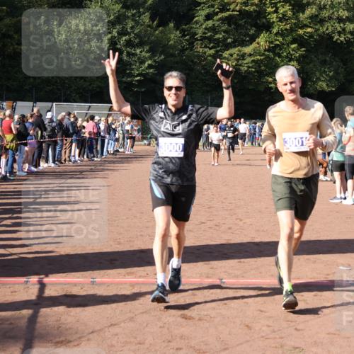 27.09.2026 - 35. Volkslauf durch das schöne Alstertal Strokosch-Dieckow http://msf.ph/oto/10583392 27.09.2026 11:26:29 Ziel 1001, 3000, 3001, 3152, 3227, 3291, 3315, 3366, 3367 meine-sportfotos.de
