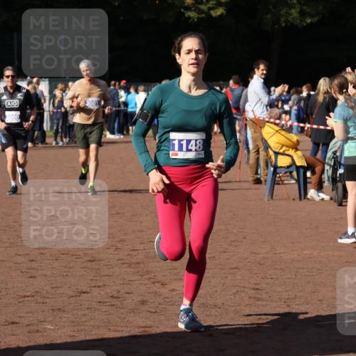 27.09.2026 - 35. Volkslauf durch das schöne Alstertal Strokosch-Dieckow http://msf.ph/oto/10583398 27.09.2026 11:26:22 Ziel 1148, 3000, 3001, 3315 meine-sportfotos.de