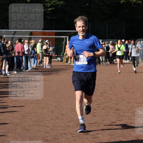 27.09.2026 - 35. Volkslauf durch das schöne Alstertal Strokosch-Dieckow http://msf.ph/oto/10583417 27.09.2026 11:26:05 Ziel 3180 meine-sportfotos.de