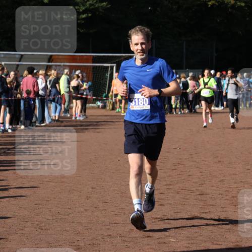 27.09.2026 - 35. Volkslauf durch das schöne Alstertal Strokosch-Dieckow http://msf.ph/oto/10583418 27.09.2026 11:26:05 Ziel 3180 meine-sportfotos.de
