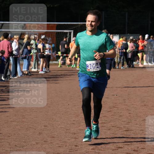 27.09.2026 - 35. Volkslauf durch das schöne Alstertal Strokosch-Dieckow http://msf.ph/oto/10583423 27.09.2026 11:25:59 Ziel 3094, 3140, 3180 meine-sportfotos.de