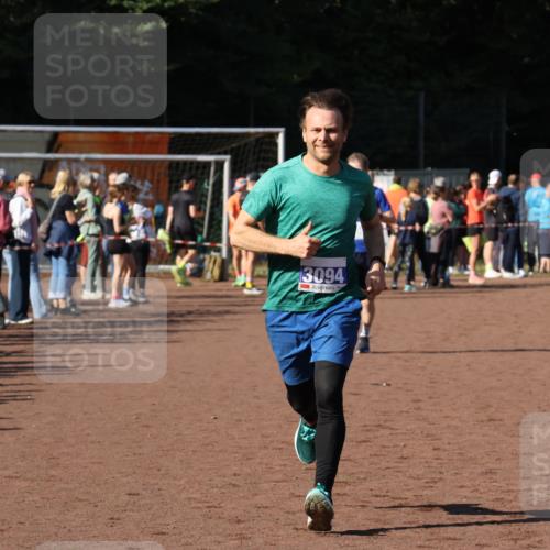 27.09.2026 - 35. Volkslauf durch das schöne Alstertal Strokosch-Dieckow http://msf.ph/oto/10583427 27.09.2026 11:25:59 Ziel 3094, 3140, 3180 meine-sportfotos.de