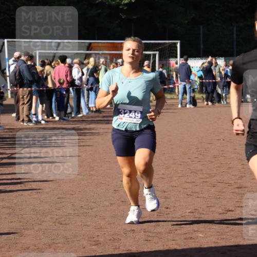 27.09.2026 - 35. Volkslauf durch das schöne Alstertal Strokosch-Dieckow http://msf.ph/oto/10583436 27.09.2026 11:25:44 Ziel 3118, 3167, 3249 meine-sportfotos.de