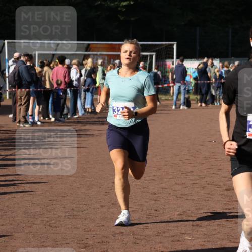27.09.2026 - 35. Volkslauf durch das schöne Alstertal Strokosch-Dieckow http://msf.ph/oto/10583438 27.09.2026 11:25:44 Ziel 3118, 3167, 3249 meine-sportfotos.de