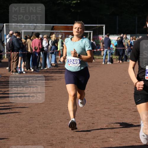 27.09.2026 - 35. Volkslauf durch das schöne Alstertal Strokosch-Dieckow http://msf.ph/oto/10583439 27.09.2026 11:25:44 Ziel 3118, 3167, 3249 meine-sportfotos.de