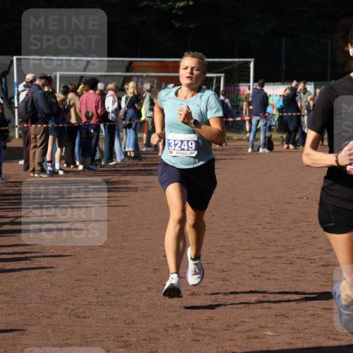 27.09.2026 - 35. Volkslauf durch das schöne Alstertal Strokosch-Dieckow http://msf.ph/oto/10583440 27.09.2026 11:25:44 Ziel 3118, 3167, 3249 meine-sportfotos.de