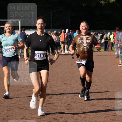 27.09.2026 - 35. Volkslauf durch das schöne Alstertal Strokosch-Dieckow http://msf.ph/oto/10583445 27.09.2026 11:25:43 Ziel 1409, 3118, 3167, 3249 meine-sportfotos.de