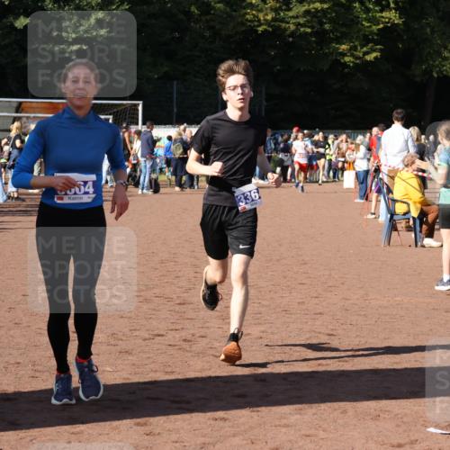 27.09.2026 - 35. Volkslauf durch das schöne Alstertal Strokosch-Dieckow http://msf.ph/oto/10583466 27.09.2026 11:25:28 Ziel 1410, 3064, 3200, 3364 meine-sportfotos.de