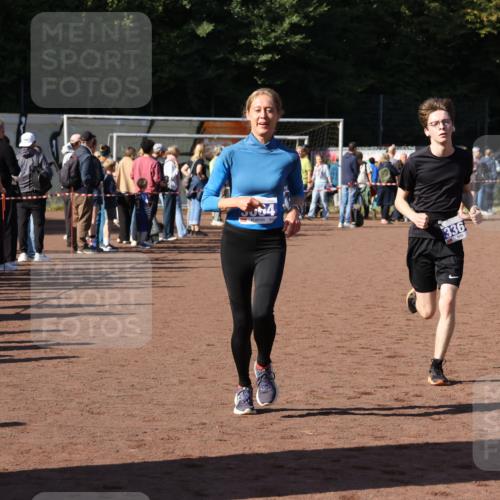 27.09.2026 - 35. Volkslauf durch das schöne Alstertal Strokosch-Dieckow http://msf.ph/oto/10583467 27.09.2026 11:25:27 Ziel 1410, 3064, 3200, 3364 meine-sportfotos.de