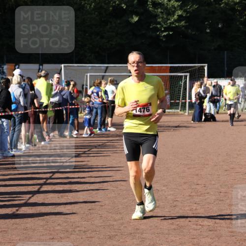 27.09.2026 - 35. Volkslauf durch das schöne Alstertal Strokosch-Dieckow http://msf.ph/oto/10583496 27.09.2026 11:44:16 Ziel 1476, 3113, 3390 meine-sportfotos.de