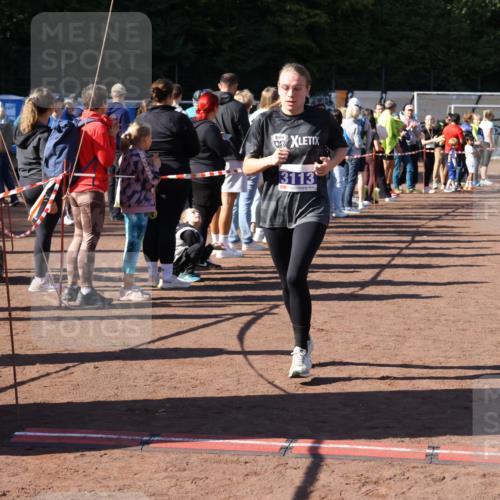 27.09.2026 - 35. Volkslauf durch das schöne Alstertal Strokosch-Dieckow http://msf.ph/oto/10583500 27.09.2026 11:44:14 Ziel 1476, 3113, 3390 meine-sportfotos.de