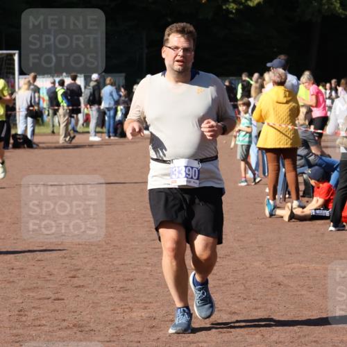 27.09.2026 - 35. Volkslauf durch das schöne Alstertal Strokosch-Dieckow http://msf.ph/oto/10583515 27.09.2026 11:44:11 Ziel 1476, 3113, 3390 meine-sportfotos.de