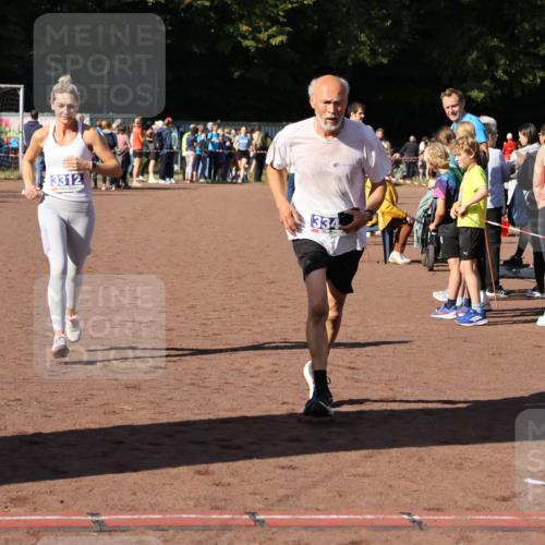 27.09.2026 - 35. Volkslauf durch das schöne Alstertal Strokosch-Dieckow http://msf.ph/oto/10583532 27.09.2026 11:24:43 Ziel 3222, 3312, 3340 meine-sportfotos.de