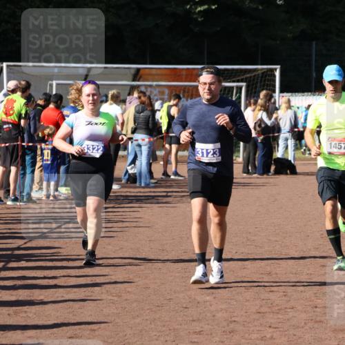 27.09.2026 - 35. Volkslauf durch das schöne Alstertal Strokosch-Dieckow http://msf.ph/oto/10583560 27.09.2026 11:43:59 Ziel 1457, 3123, 3322 meine-sportfotos.de