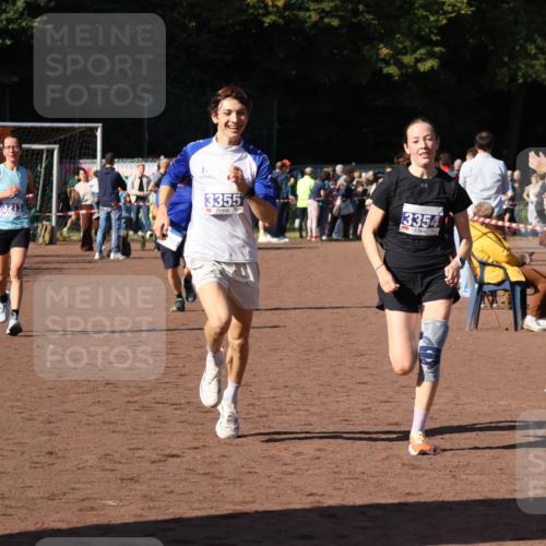 27.09.2026 - 35. Volkslauf durch das schöne Alstertal Strokosch-Dieckow http://msf.ph/oto/10583573 27.09.2026 11:24:24 Ziel 3065, 3213, 3354, 3355 meine-sportfotos.de