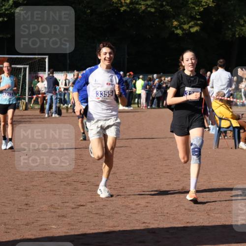 27.09.2026 - 35. Volkslauf durch das schöne Alstertal Strokosch-Dieckow http://msf.ph/oto/10583574 27.09.2026 11:24:24 Ziel 3065, 3213, 3354, 3355 meine-sportfotos.de
