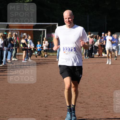 27.09.2026 - 35. Volkslauf durch das schöne Alstertal Strokosch-Dieckow http://msf.ph/oto/10583580 27.09.2026 11:24:17 Ziel 3354, 3355, 3375 meine-sportfotos.de