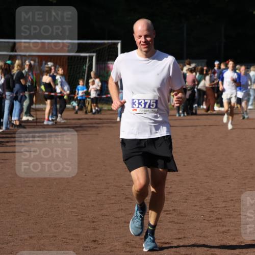 27.09.2026 - 35. Volkslauf durch das schöne Alstertal Strokosch-Dieckow http://msf.ph/oto/10583581 27.09.2026 11:24:17 Ziel 3354, 3355, 3375 meine-sportfotos.de