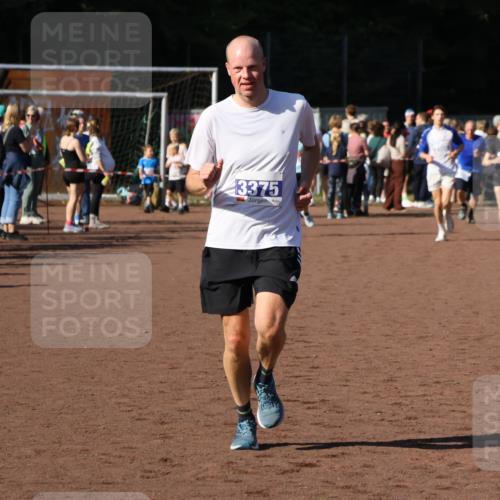 27.09.2026 - 35. Volkslauf durch das schöne Alstertal Strokosch-Dieckow http://msf.ph/oto/10583590 27.09.2026 11:24:17 Ziel 3354, 3355, 3375 meine-sportfotos.de