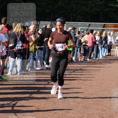 27.09.2026 - 35. Volkslauf durch das schöne Alstertal Strokosch-Dieckow http://msf.ph/oto/10583595 27.09.2026 11:24:10 Ziel 3203, 3221, 3373, 3375 meine-sportfotos.de