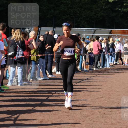 27.09.2026 - 35. Volkslauf durch das schöne Alstertal Strokosch-Dieckow http://msf.ph/oto/10583600 27.09.2026 11:24:10 Ziel 3203, 3221, 3373, 3375 meine-sportfotos.de
