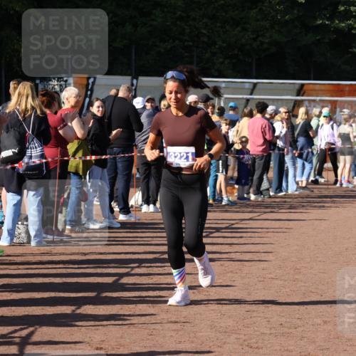 27.09.2026 - 35. Volkslauf durch das schöne Alstertal Strokosch-Dieckow http://msf.ph/oto/10583604 27.09.2026 11:24:09 Ziel 3203, 3221, 3373 meine-sportfotos.de