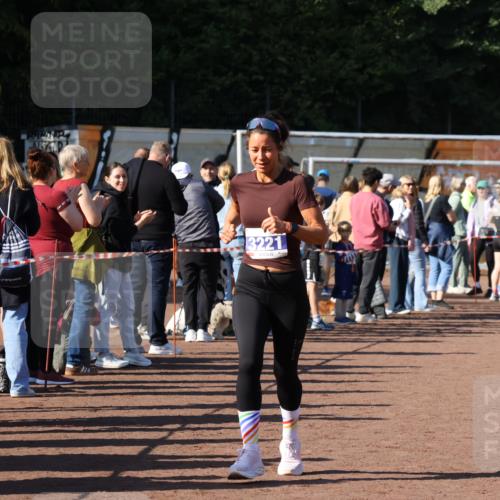 27.09.2026 - 35. Volkslauf durch das schöne Alstertal Strokosch-Dieckow http://msf.ph/oto/10583609 27.09.2026 11:24:09 Ziel 3203, 3221, 3373 meine-sportfotos.de