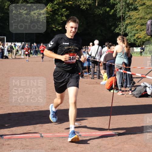 27.09.2026 - 35. Volkslauf durch das schöne Alstertal Strokosch-Dieckow http://msf.ph/oto/10583615 27.09.2026 11:43:25 Ziel 1444, 3010, 3014 meine-sportfotos.de