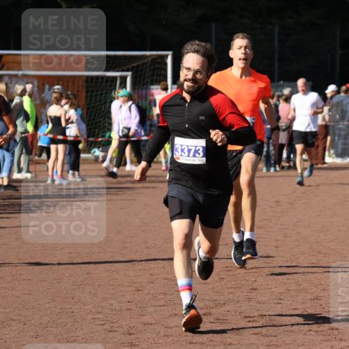 27.09.2026 - 35. Volkslauf durch das schöne Alstertal Strokosch-Dieckow http://msf.ph/oto/10583620 27.09.2026 11:24:07 Ziel 3203, 3221, 3373 meine-sportfotos.de