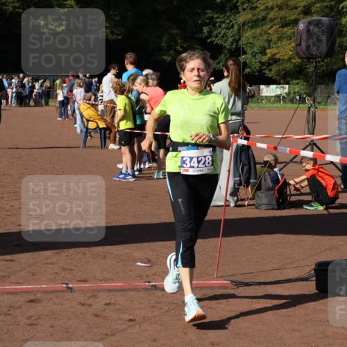 27.09.2026 - 35. Volkslauf durch das schöne Alstertal Strokosch-Dieckow http://msf.ph/oto/10583637 27.09.2026 11:23:51 Ziel 3323, 3428, 3973 meine-sportfotos.de