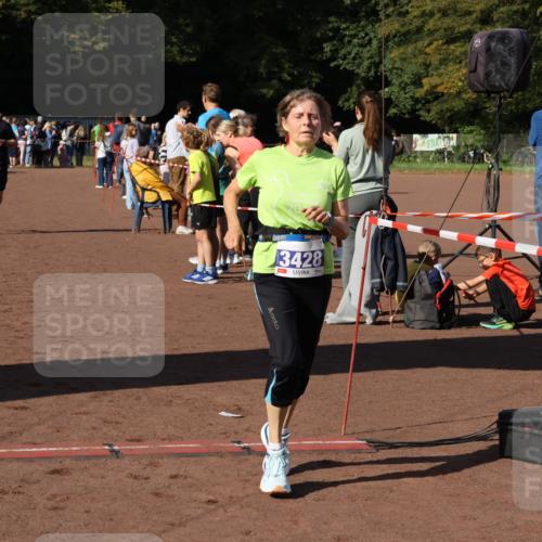 27.09.2026 - 35. Volkslauf durch das schöne Alstertal Strokosch-Dieckow http://msf.ph/oto/10583639 27.09.2026 11:23:51 Ziel 3323, 3428, 3973 meine-sportfotos.de