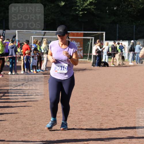 27.09.2026 - 35. Volkslauf durch das schöne Alstertal Strokosch-Dieckow http://msf.ph/oto/10583641 27.09.2026 11:43:24 Ziel 1444, 3010, 3014 meine-sportfotos.de