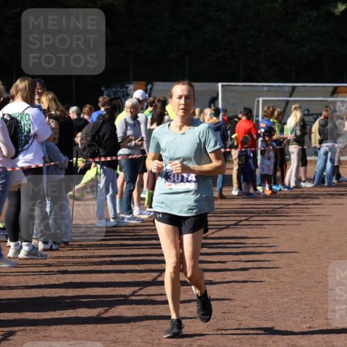 27.09.2026 - 35. Volkslauf durch das schöne Alstertal Strokosch-Dieckow http://msf.ph/oto/10583648 27.09.2026 11:43:23 Ziel 1444, 3010, 3014 meine-sportfotos.de