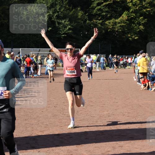 27.09.2026 - 35. Volkslauf durch das schöne Alstertal Strokosch-Dieckow http://msf.ph/oto/10583671 27.09.2026 11:43:15 Ziel 1006, 1452, 3273 meine-sportfotos.de
