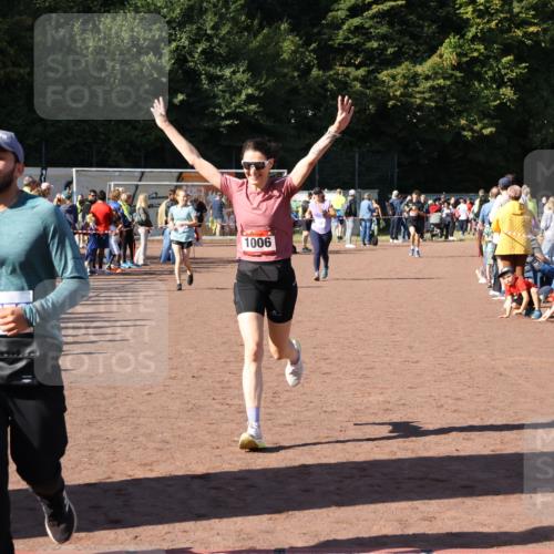 27.09.2026 - 35. Volkslauf durch das schöne Alstertal Strokosch-Dieckow http://msf.ph/oto/10583673 27.09.2026 11:43:15 Ziel 1006, 1452, 3273 meine-sportfotos.de