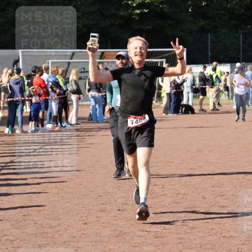 27.09.2026 - 35. Volkslauf durch das schöne Alstertal Strokosch-Dieckow http://msf.ph/oto/10583689 27.09.2026 11:43:11 Ziel 1006, 1452, 3273 meine-sportfotos.de