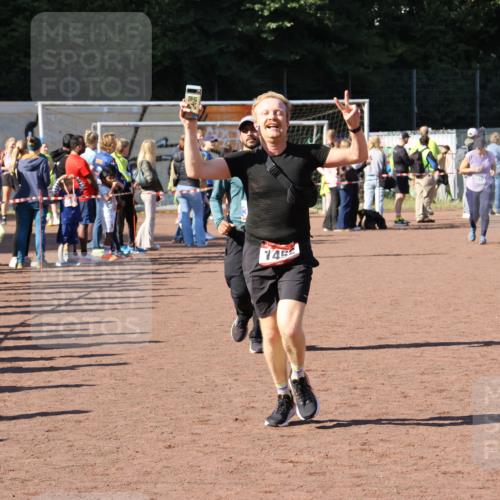 27.09.2026 - 35. Volkslauf durch das schöne Alstertal Strokosch-Dieckow http://msf.ph/oto/10583694 27.09.2026 11:43:11 Ziel 1006, 1452, 3273 meine-sportfotos.de