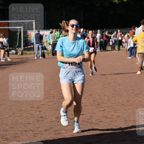 27.09.2026 - 35. Volkslauf durch das schöne Alstertal Strokosch-Dieckow http://msf.ph/oto/10583695 27.09.2026 11:23:30 Ziel 3165, 3251, 3333 meine-sportfotos.de