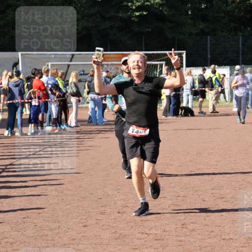 27.09.2026 - 35. Volkslauf durch das schöne Alstertal Strokosch-Dieckow http://msf.ph/oto/10583696 27.09.2026 11:43:11 Ziel 1006, 1452, 3273 meine-sportfotos.de